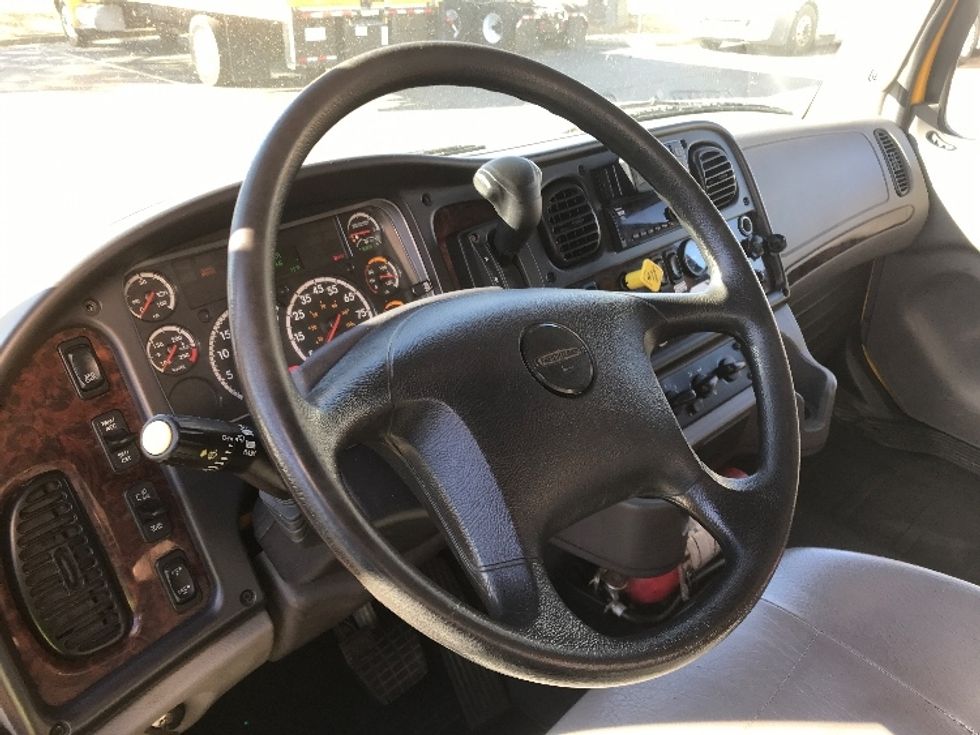 Medium Duty Box Truck-Light and Medium Duty Trucks-Freightliner-2022-M2-Gaylord-MI-99,074\n\t\tmiles-$ 75,250 - Image 17