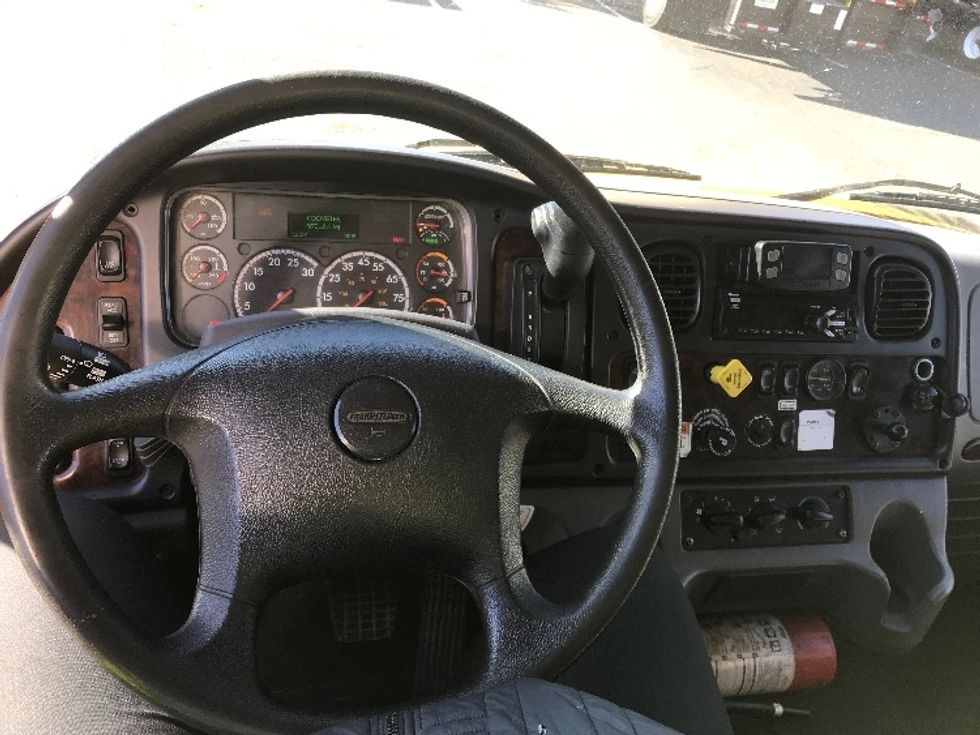 Medium Duty Box Truck-Light and Medium Duty Trucks-Freightliner-2022-M2-Gaylord-MI-99,074\n\t\tmiles-$ 75,250 - Image 18