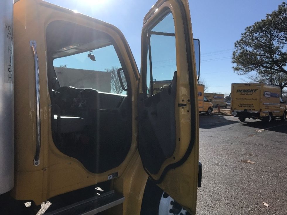 Medium Duty Box Truck-Light and Medium Duty Trucks-Freightliner-2022-M2-Gaylord-MI-99,074\n\t\tmiles-$ 75,250 - Image 20