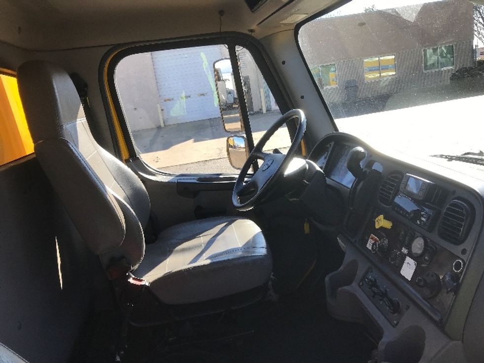 Medium Duty Box Truck-Light and Medium Duty Trucks-Freightliner-2022-M2-Gaylord-MI-99,074\n\t\tmiles-$ 75,250 - Image 22