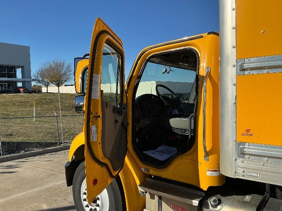 Medium Duty Box Truck-Light and Medium Duty Trucks-Freightliner-2022-M2-Grand Prairie-TX-65,531\n\t\tmiles-$ 82,000 - Image 16
