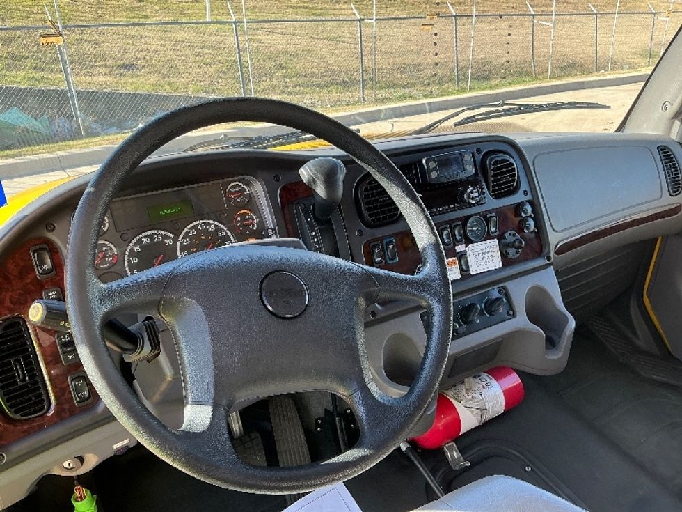 Medium Duty Box Truck-Light and Medium Duty Trucks-Freightliner-2022-M2-Grand Prairie-TX-65,531\n\t\tmiles-$ 82,000 - Image 17