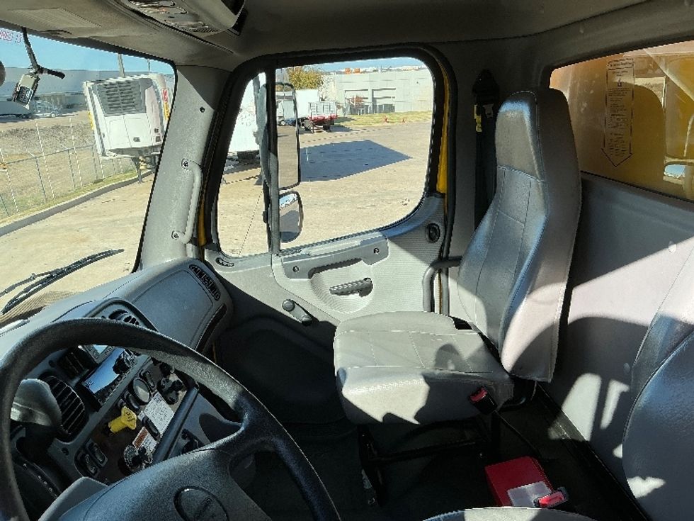 Medium Duty Box Truck-Light and Medium Duty Trucks-Freightliner-2022-M2-Grand Prairie-TX-65,531\n\t\tmiles-$ 82,000 - Image 19