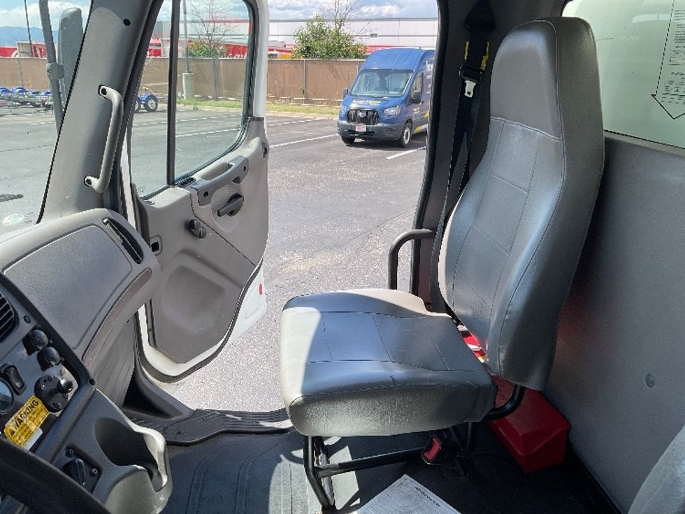 Medium Duty Box Truck-Light and Medium Duty Trucks-Freightliner-2022-M2-Greeley-CO-149,164\n\t\tmiles-$ 69,250 - Image 19