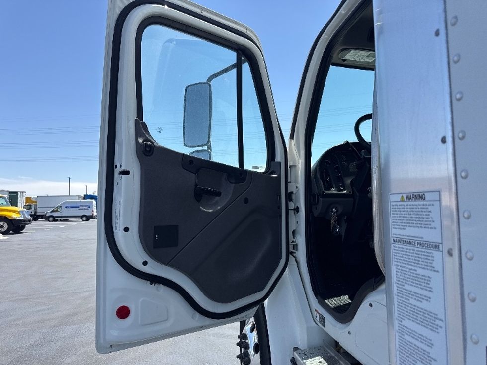 Medium Duty Box Truck-Light and Medium Duty Trucks-Freightliner-2022-M2-Greeley-CO-197,100\n\t\tmiles-$ 63,750 - Image 16