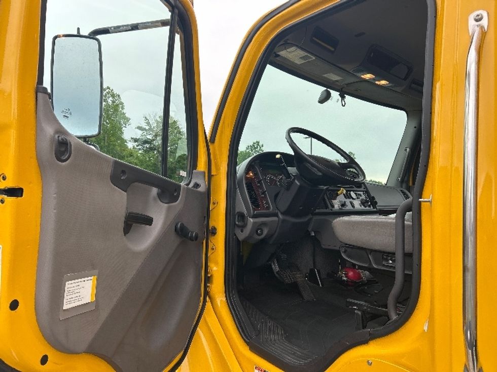 Medium Duty Box Truck-Light and Medium Duty Trucks-Freightliner-2022-M2-Greensboro-NC-170,250\n\t\tmiles-$ 51,500 - Image 16
