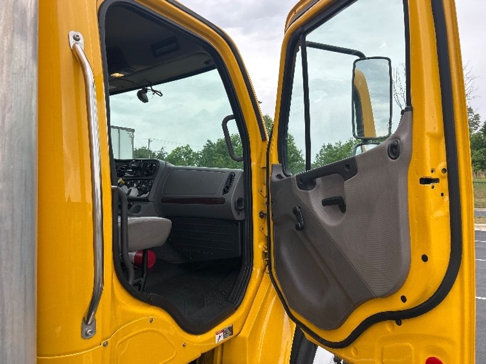 Medium Duty Box Truck-Light and Medium Duty Trucks-Freightliner-2022-M2-Greensboro-NC-170,250\n\t\tmiles-$ 51,500 - Image 20