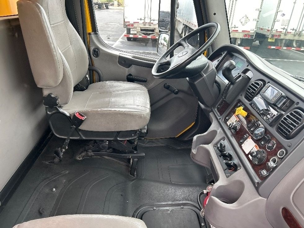 Medium Duty Box Truck-Light and Medium Duty Trucks-Freightliner-2022-M2-Greensboro-NC-170,250\n\t\tmiles-$ 51,500 - Image 22