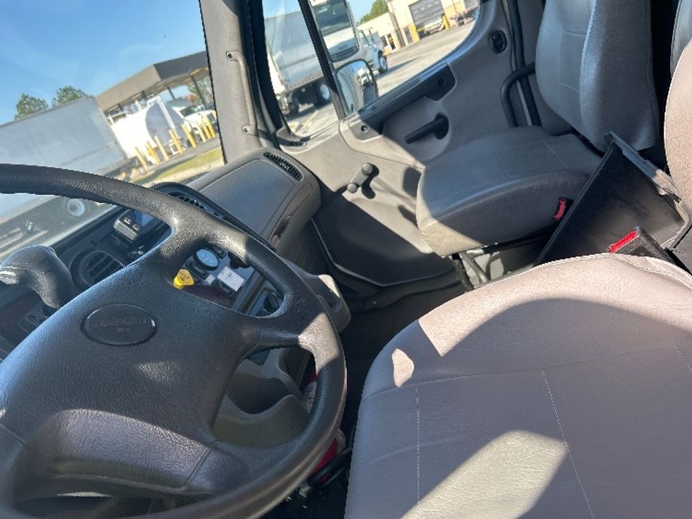 Medium Duty Box Truck-Light and Medium Duty Trucks-Freightliner-2022-M2-Greensboro-NC-190,722\n\t\tmiles-$ 60,250 - Image 17