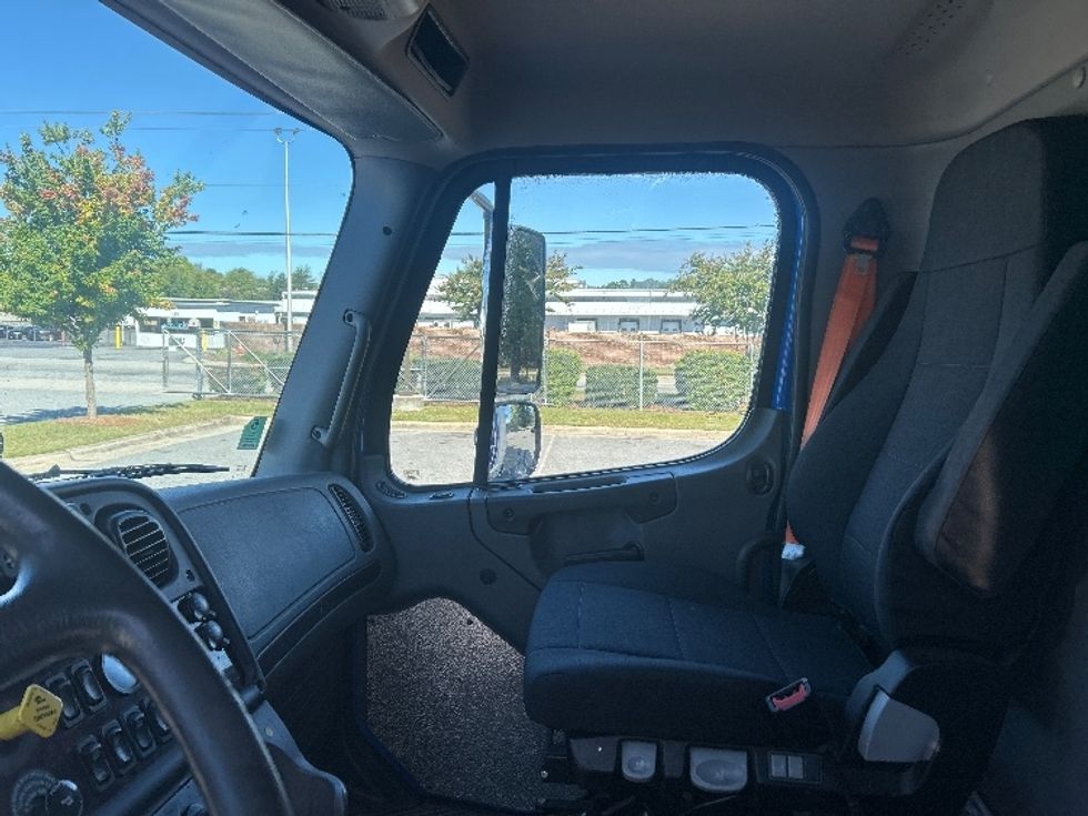 Medium Duty Box Truck-Light and Medium Duty Trucks-Freightliner-2022-M2-Greensboro-NC-276,282\n\t\tmiles-$ 40,250 - Image 19