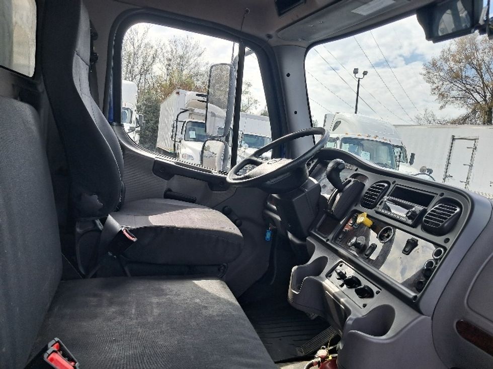 Medium Duty Box Truck-Light and Medium Duty Trucks-Freightliner-2022-M2-Greensboro-NC-277,486\n\t\tmiles-$ 40,500 - Image 22