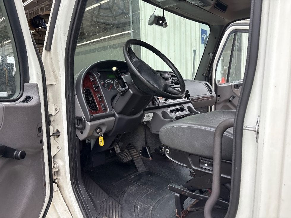 Medium Duty Box Truck-Light and Medium Duty Trucks-Freightliner-2022-M2-Greensboro-NC-325,462\n\t\tmiles-$ 41,000 - Image 16