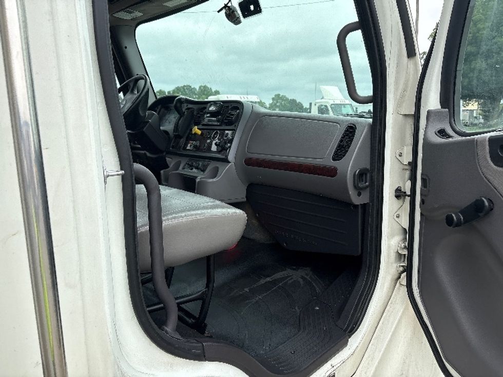 Medium Duty Box Truck-Light and Medium Duty Trucks-Freightliner-2022-M2-Greensboro-NC-325,462\n\t\tmiles-$ 41,000 - Image 20