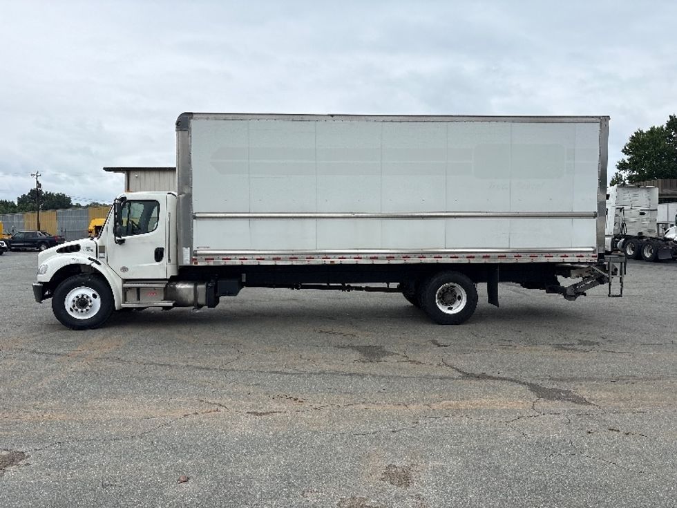 Medium Duty Box Truck-Light and Medium Duty Trucks-Freightliner-2022-M2-Greensboro-NC-325,462\n\t\tmiles-$ 41,000 - Image 4