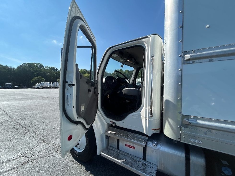 Medium Duty Box Truck-Light and Medium Duty Trucks-Freightliner-2022-M2-Greensboro-NC-342,405\n\t\tmiles-$ 37,500 - Image 16