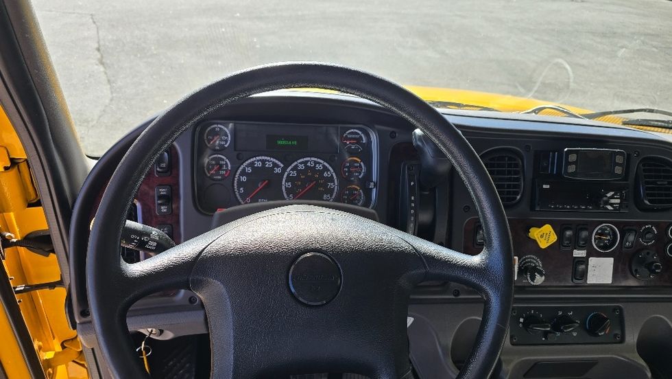 Medium Duty Box Truck-Light and Medium Duty Trucks-Freightliner-2022-M2-Greensboro-NC-98,054\n\t\tmiles-$ 79,500 - Image 17