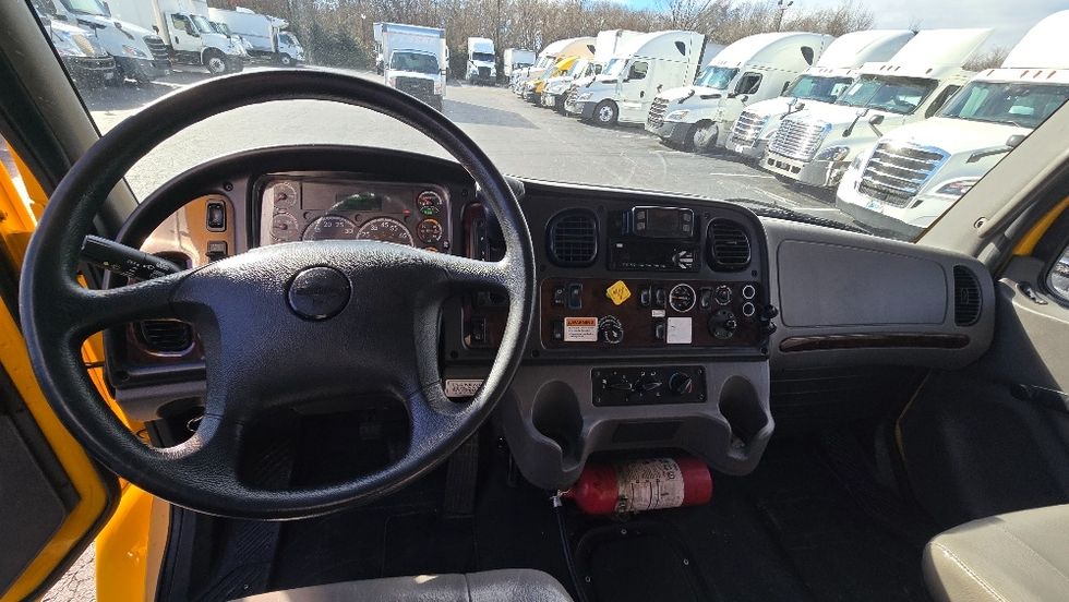 Medium Duty Box Truck-Light and Medium Duty Trucks-Freightliner-2022-M2-Greensboro-NC-98,054\n\t\tmiles-$ 79,500 - Image 18