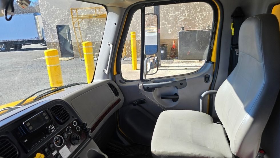 Medium Duty Box Truck-Light and Medium Duty Trucks-Freightliner-2022-M2-Greensboro-NC-98,054\n\t\tmiles-$ 79,500 - Image 19