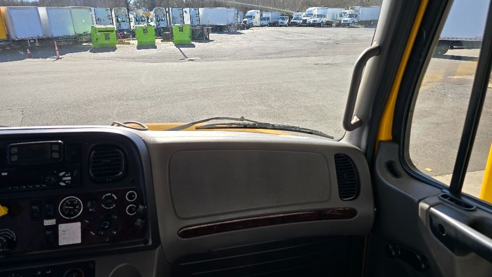 Medium Duty Box Truck-Light and Medium Duty Trucks-Freightliner-2022-M2-Greensboro-NC-98,054\n\t\tmiles-$ 79,500 - Image 21