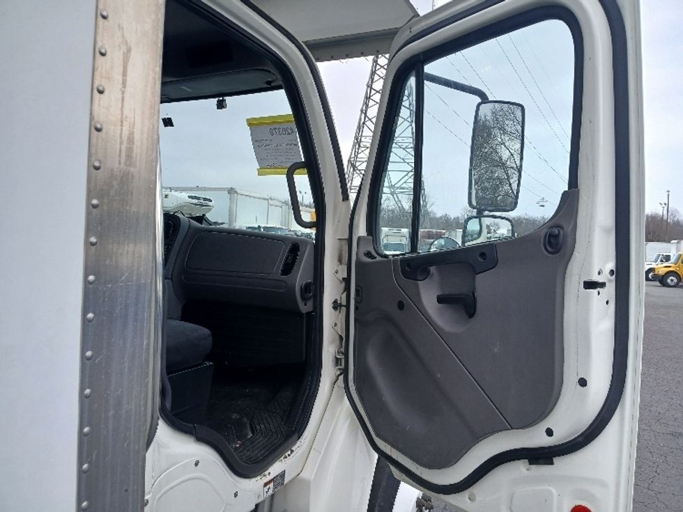 Medium Duty Box Truck-Light and Medium Duty Trucks-Freightliner-2022-M2-Greensboro-NC-99,557\n\t\tmiles-$ 82,750 - Image 19