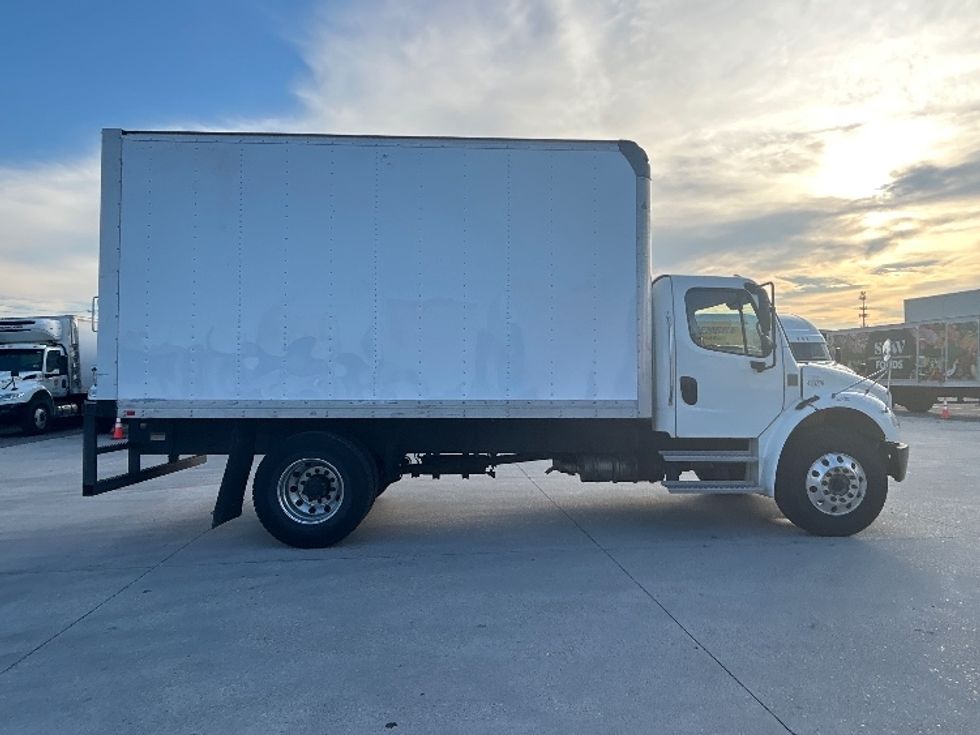 Medium Duty Box Truck-Light and Medium Duty Trucks-Freightliner-2022-M2-Hammond-LA-233,047\n\t\tmiles-$ 38,500 - Image 13