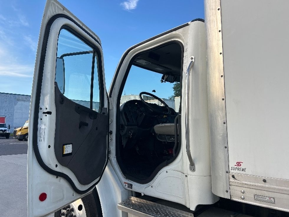 Medium Duty Box Truck-Light and Medium Duty Trucks-Freightliner-2022-M2-Hammond-LA-233,047\n\t\tmiles-$ 38,500 - Image 14