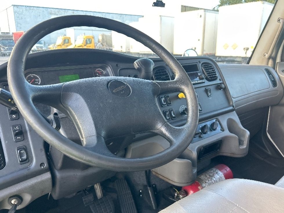 Medium Duty Box Truck-Light and Medium Duty Trucks-Freightliner-2022-M2-Hammond-LA-233,047\n\t\tmiles-$ 38,500 - Image 16