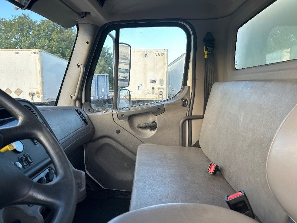 Medium Duty Box Truck-Light and Medium Duty Trucks-Freightliner-2022-M2-Hammond-LA-233,047\n\t\tmiles-$ 38,500 - Image 17