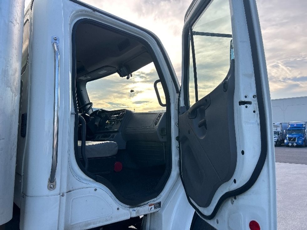 Medium Duty Box Truck-Light and Medium Duty Trucks-Freightliner-2022-M2-Hammond-LA-233,047\n\t\tmiles-$ 38,500 - Image 18