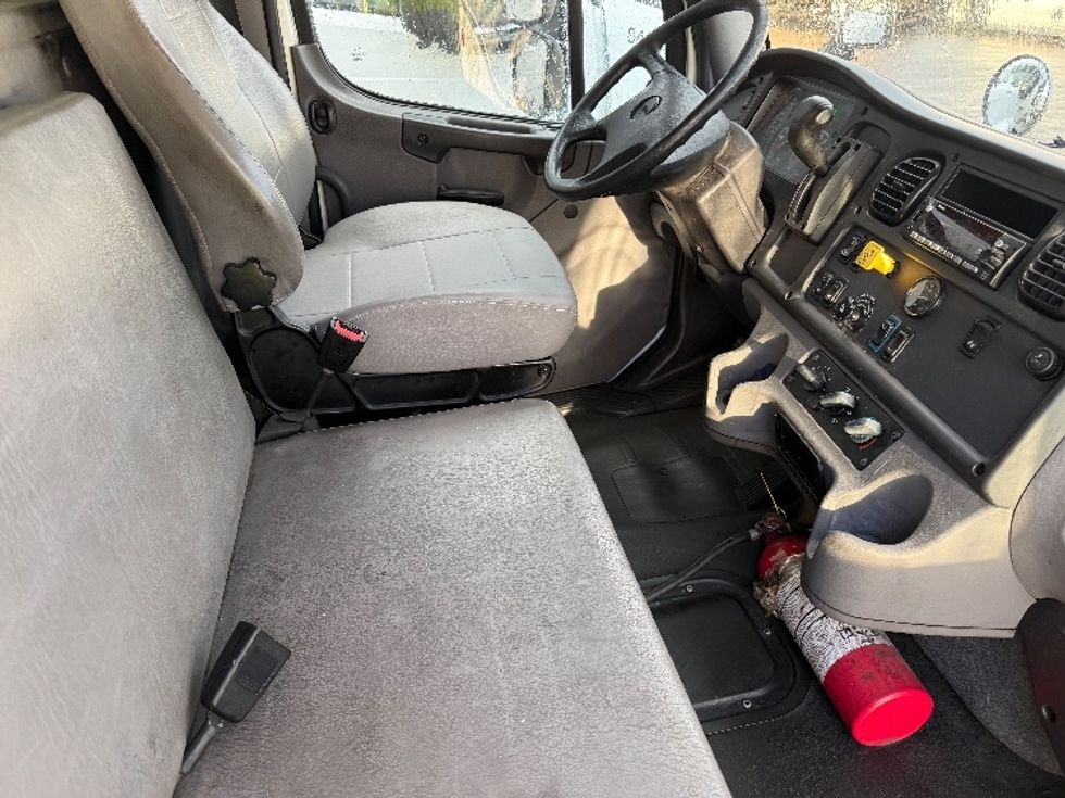 Medium Duty Box Truck-Light and Medium Duty Trucks-Freightliner-2022-M2-Hammond-LA-233,047\n\t\tmiles-$ 38,500 - Image 20