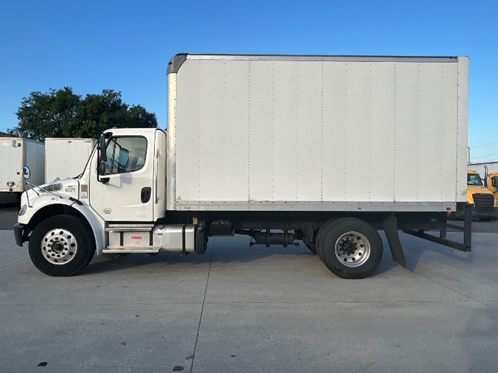 Medium Duty Box Truck-Light and Medium Duty Trucks-Freightliner-2022-M2-Hammond-LA-233,047\n\t\tmiles-$ 38,500 - Image 4
