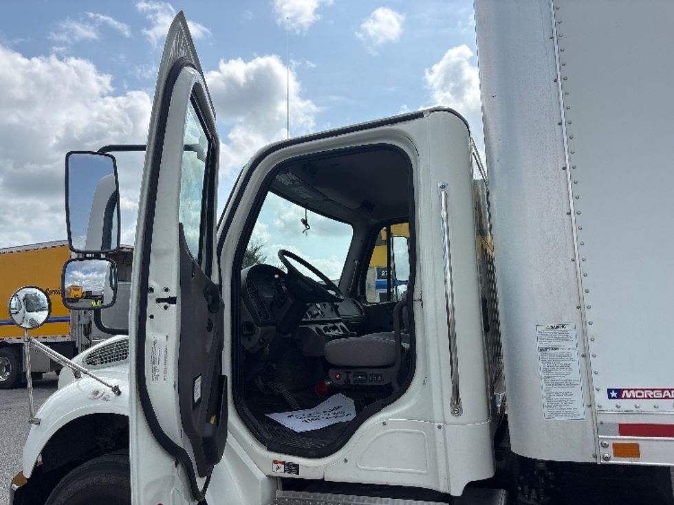 Medium Duty Box Truck-Light and Medium Duty Trucks-Freightliner-2022-M2-Hammond-LA-285,690\n\t\tmiles-$ 40,500 - Image 16