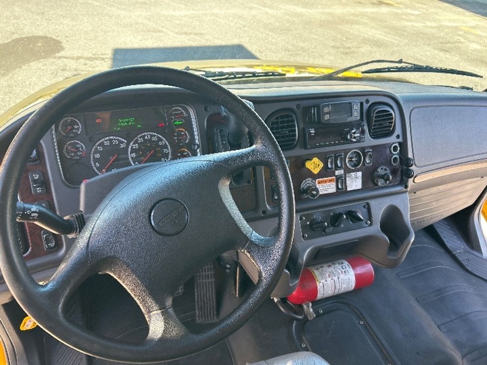 Medium Duty Box Truck-Light and Medium Duty Trucks-Freightliner-2022-M2-Harahan-LA-100,169\n\t\tmiles-$ 77,000 - Image 18