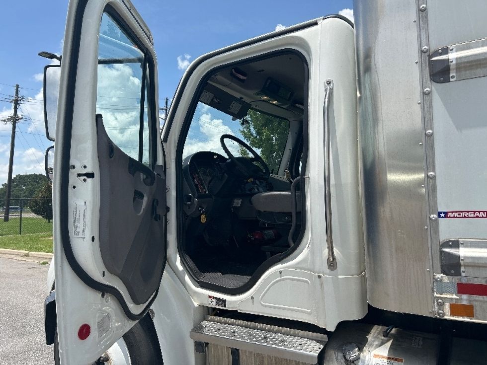 Medium Duty Box Truck-Light and Medium Duty Trucks-Freightliner-2022-M2-Harahan-LA-229,308\n\t\tmiles-$ 52,500 - Image 15