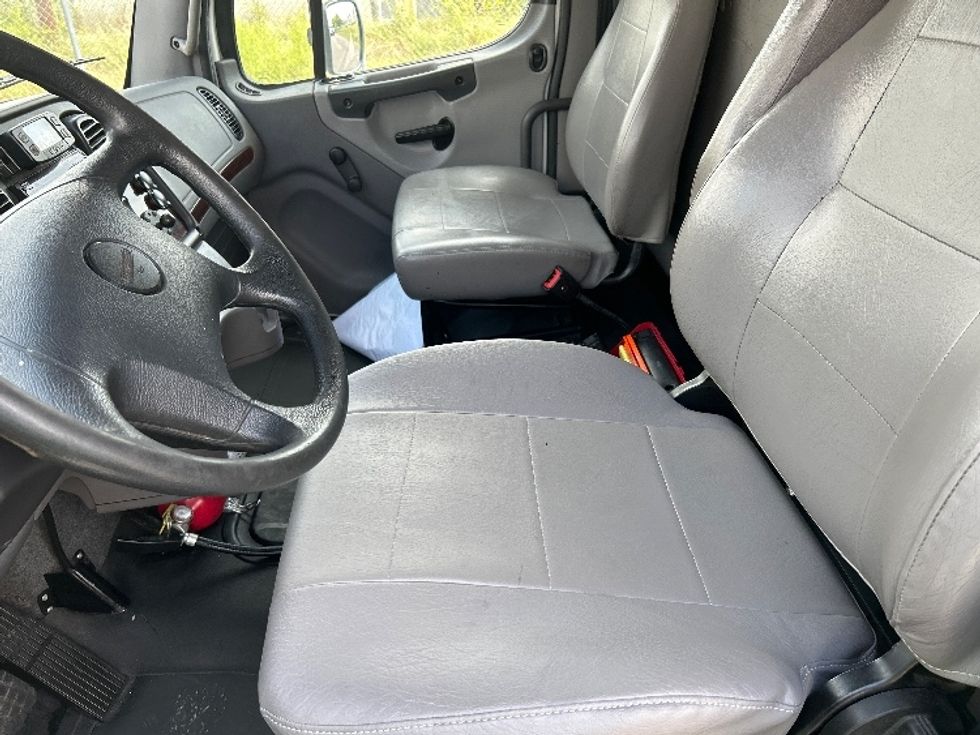 Medium Duty Box Truck-Light and Medium Duty Trucks-Freightliner-2022-M2-Harlingen-TX-271,853\n\t\tmiles-$ 44,250 - Image 19