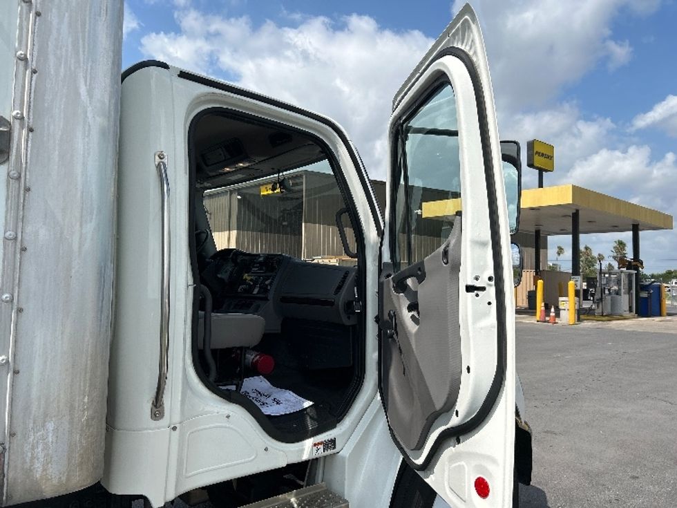 Medium Duty Box Truck-Light and Medium Duty Trucks-Freightliner-2022-M2-Harlingen-TX-271,853\n\t\tmiles-$ 44,250 - Image 20