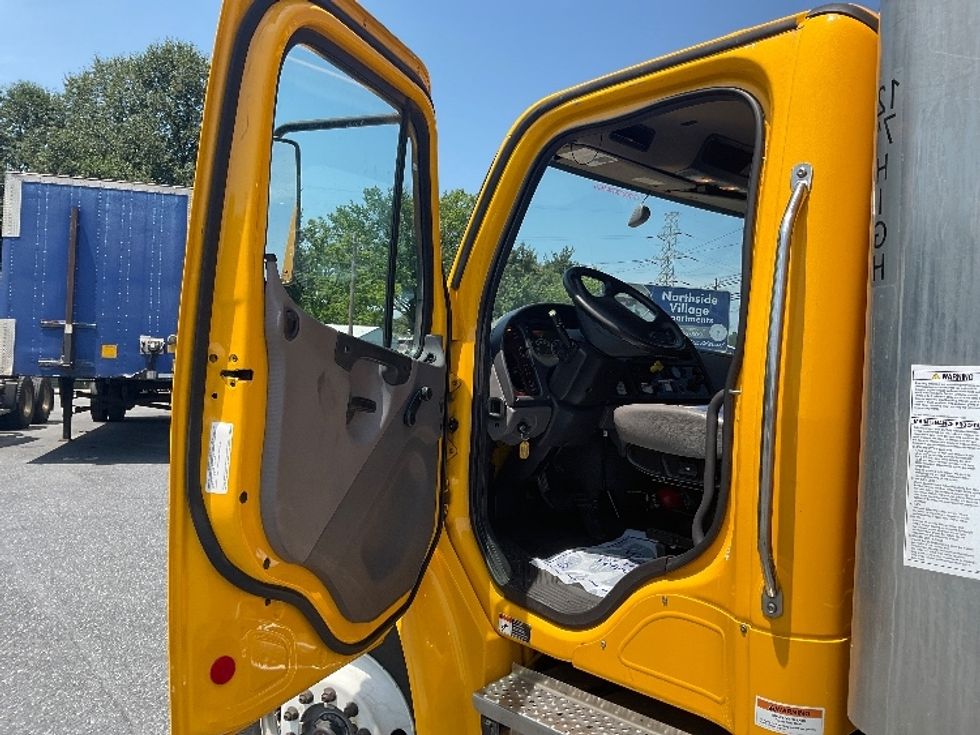 Medium Duty Box Truck-Light and Medium Duty Trucks-Freightliner-2022-M2-Harrisburg-PA-109,052\n\t\tmiles-$ 73,500 - Image 16