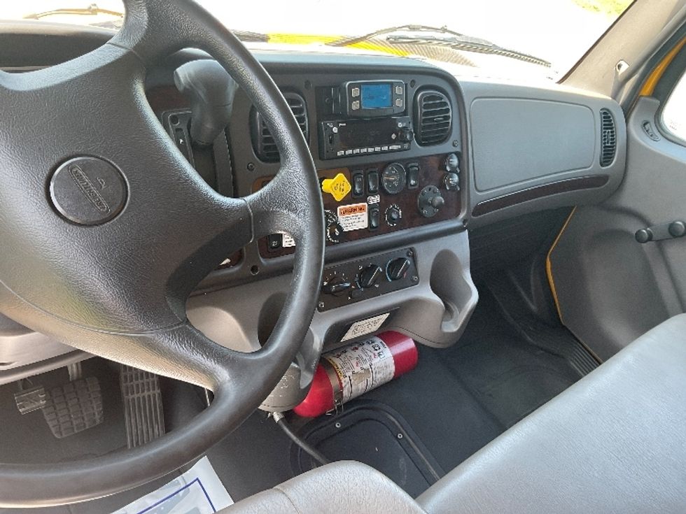 Medium Duty Box Truck-Light and Medium Duty Trucks-Freightliner-2022-M2-Harrisburg-PA-109,052\n\t\tmiles-$ 73,500 - Image 18