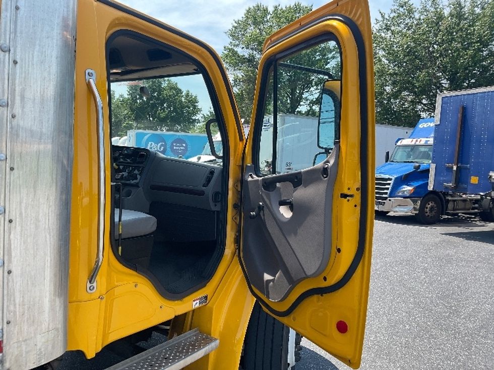 Medium Duty Box Truck-Light and Medium Duty Trucks-Freightliner-2022-M2-Harrisburg-PA-109,052\n\t\tmiles-$ 73,500 - Image 20
