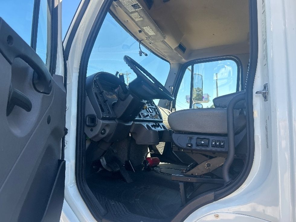 Medium Duty Box Truck-Light and Medium Duty Trucks-Freightliner-2022-M2-Hattiesburg-MS-272,180\n\t\tmiles-$ 40,750 - Image 16