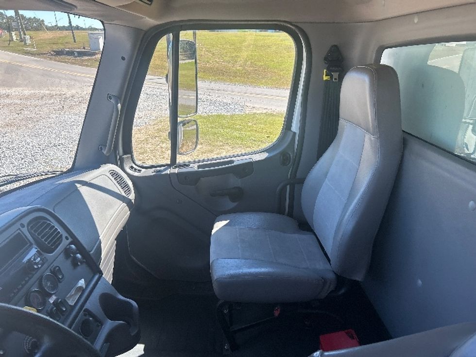 Medium Duty Box Truck-Light and Medium Duty Trucks-Freightliner-2022-M2-Hattiesburg-MS-272,180\n\t\tmiles-$ 40,750 - Image 19