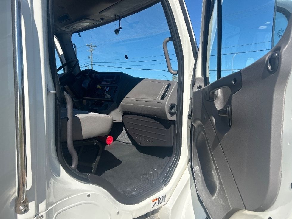 Medium Duty Box Truck-Light and Medium Duty Trucks-Freightliner-2022-M2-Hattiesburg-MS-272,180\n\t\tmiles-$ 40,750 - Image 20