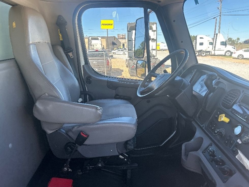 Medium Duty Box Truck-Light and Medium Duty Trucks-Freightliner-2022-M2-Hattiesburg-MS-272,180\n\t\tmiles-$ 40,750 - Image 22