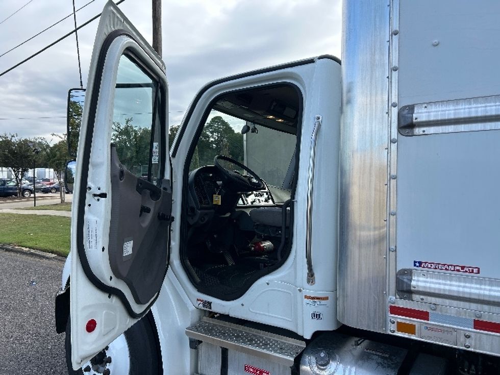 Medium Duty Box Truck-Light and Medium Duty Trucks-Freightliner-2022-M2-Homewood-AL-237,582\n\t\tmiles-$ 55,250 - Image 16