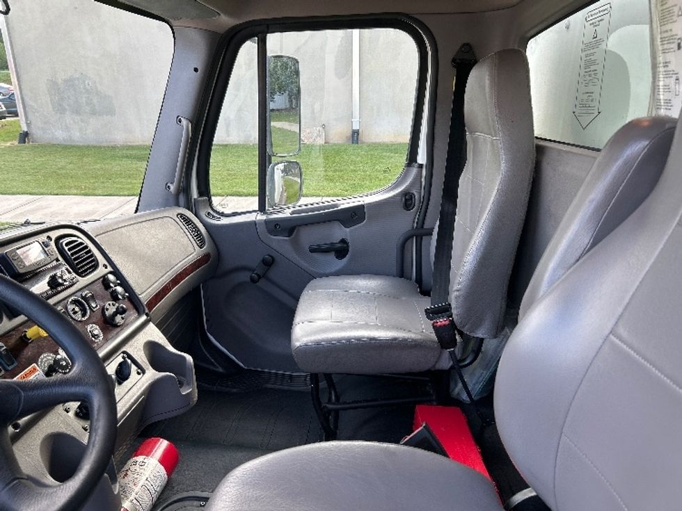 Medium Duty Box Truck-Light and Medium Duty Trucks-Freightliner-2022-M2-Homewood-AL-237,582\n\t\tmiles-$ 55,250 - Image 19