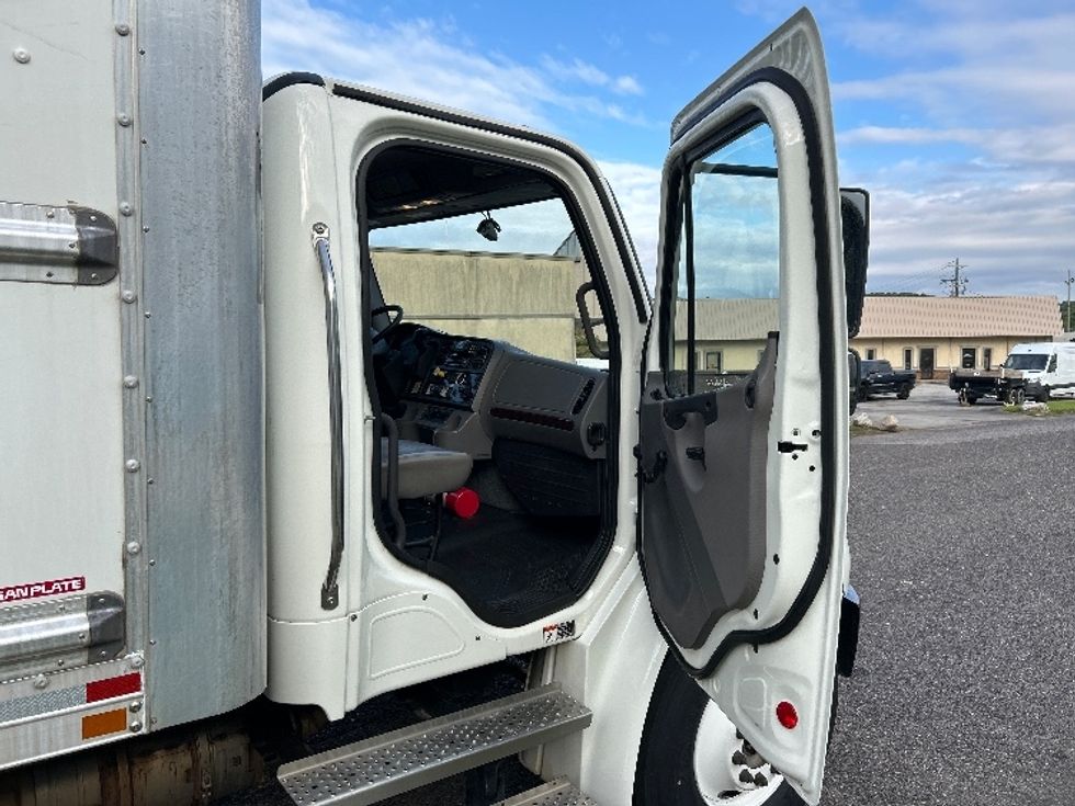 Medium Duty Box Truck-Light and Medium Duty Trucks-Freightliner-2022-M2-Homewood-AL-237,582\n\t\tmiles-$ 55,250 - Image 20