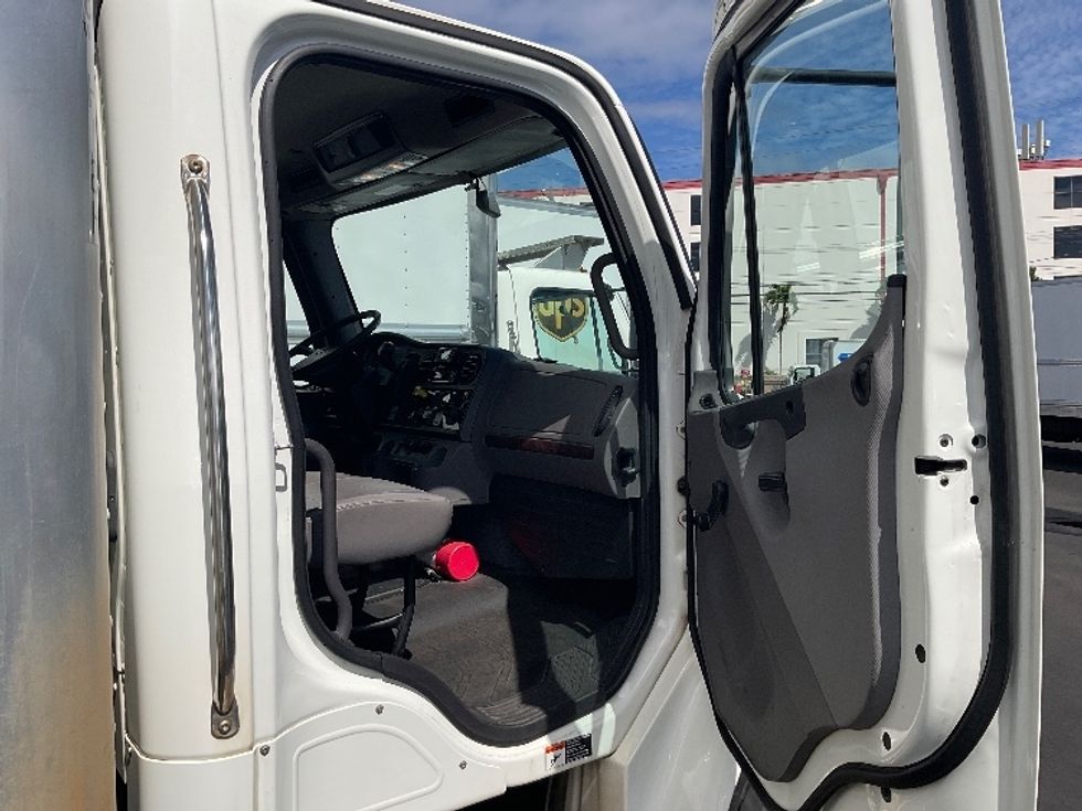 Medium Duty Box Truck-Light and Medium Duty Trucks-Freightliner-2022-M2-Honolulu-HI-236,843\n\t\tmiles-$ 45,500 - Image 20