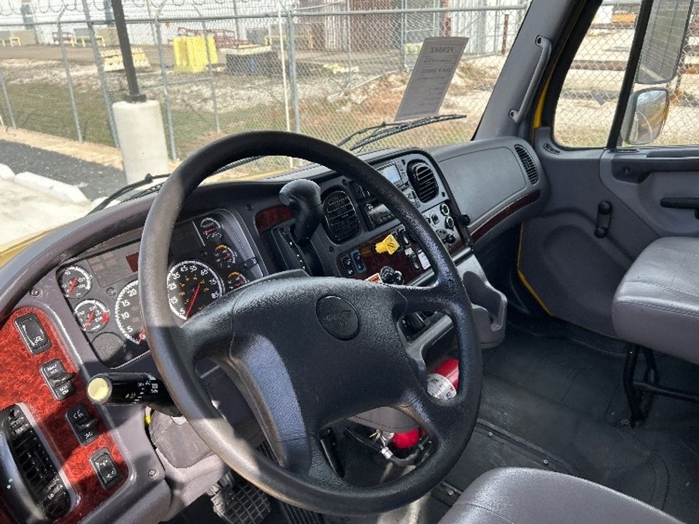 Medium Duty Box Truck-Light and Medium Duty Trucks-Freightliner-2022-M2-Houston-TX-120,762\n\t\tmiles-$ 73,500 - Image 17