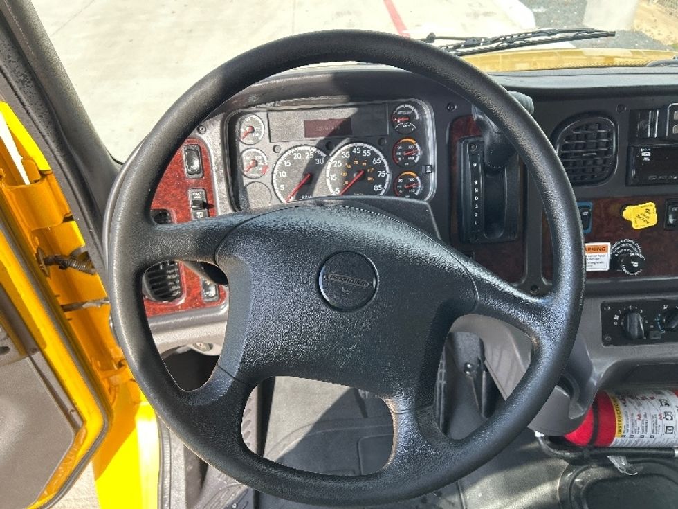 Medium Duty Box Truck-Light and Medium Duty Trucks-Freightliner-2022-M2-Houston-TX-120,762\n\t\tmiles-$ 73,500 - Image 18