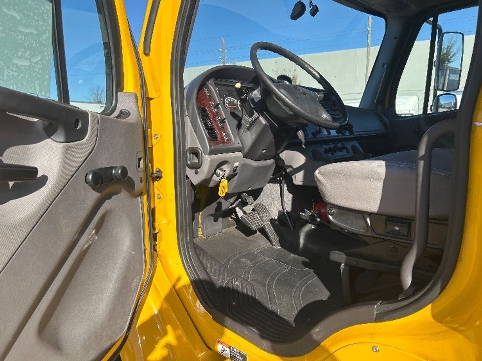 Medium Duty Box Truck-Light and Medium Duty Trucks-Freightliner-2022-M2-Houston-TX-126,446\n\t\tmiles-$ 71,500 - Image 16